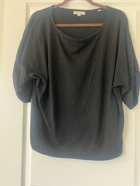 Max Studio Black Textured Short-Sleeve Scoop Neck Tee drop gathered sleeves